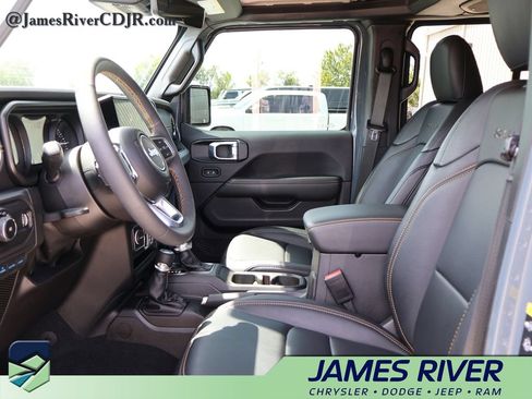 Used 2024 Jeep Wrangler Unlimited Sahara w/ Technology Group AWD/4WD image 21