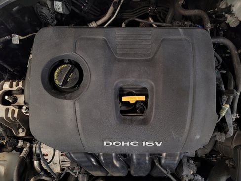 Used 2017 Hyundai Elantra SE image 30