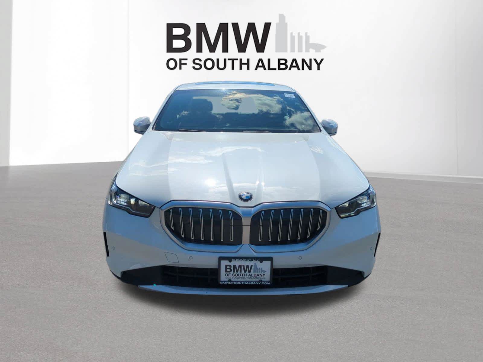Used 2024 BMW 530i xDrive w/ Premium Package AWD/4WD image 9