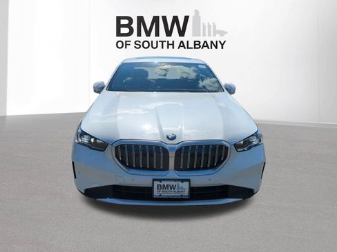Used 2024 BMW 530i xDrive w/ Premium Package AWD/4WD image 9