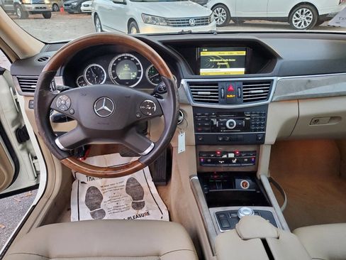 Used 2011 Mercedes-Benz E 350 E 350 Luxury 4MATIC AWD 4dr Se image 18