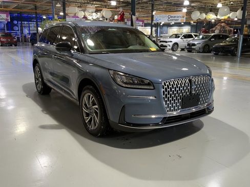 Used 2023 Lincoln Corsair AWD w/ Equipment Group 101A image 4