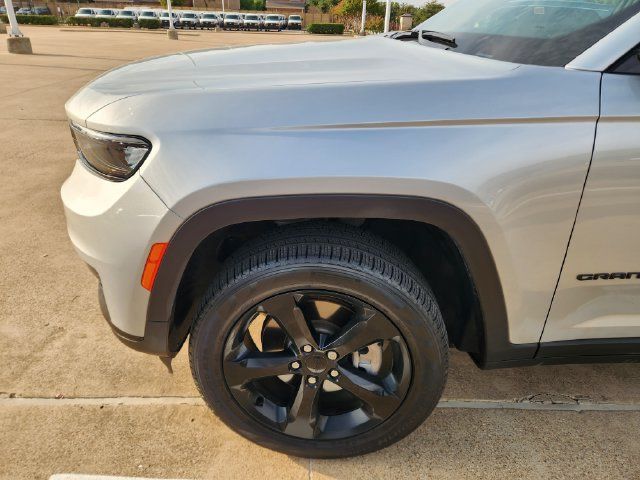 Used 2025 Jeep Grand Cherokee L Limited w/ Black Appearance Package AWD/4WD image 7