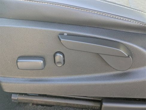 Used 2016 Chevrolet Colorado Z71 image 19