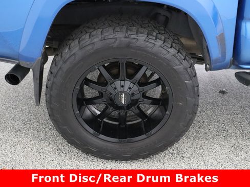 Used 2018 Toyota Tacoma TRD Sport w/ Technology Package image 6