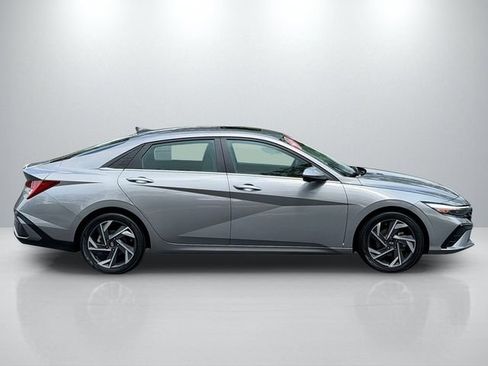 Used 2024 Hyundai Elantra Limited FWD image 8