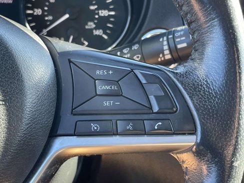 Used 2018 Nissan Rogue SV image 21