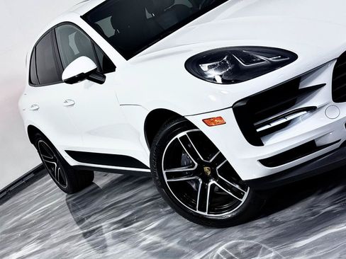 Used 2021 Porsche Macan w/ Premium Package AWD/4WD image 4