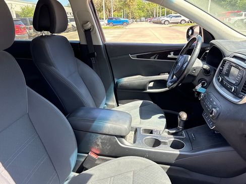 Used 2016 Kia Sorento LX w/ LX Convenience Package image 21