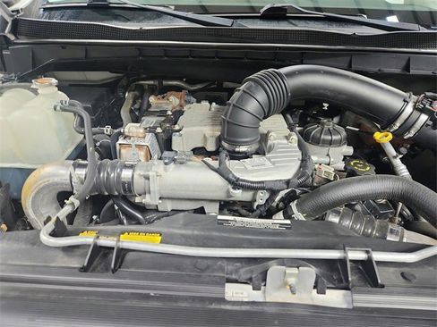Used 2019 Nissan Titan SV w/ SV Convenience Package image 17