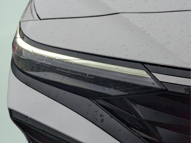 Certified 2025 Hyundai Elantra Limited FWD image 38
