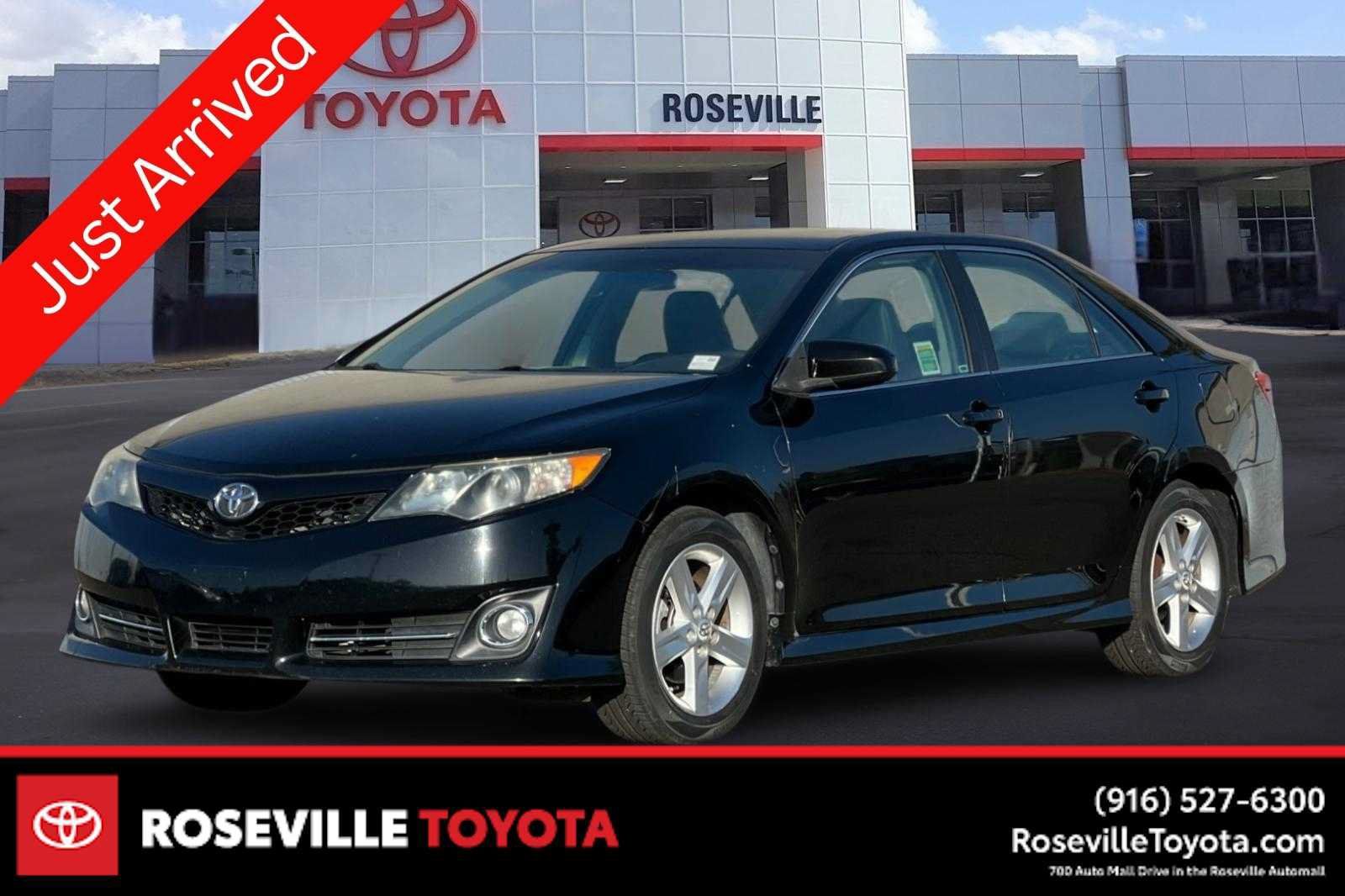 Used 2012 Toyota Camry SE FWD image 1