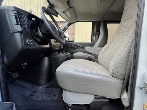 Certified 2025 GMC Savana 3500 LT w/ LT Preferred Equipment Group image 10