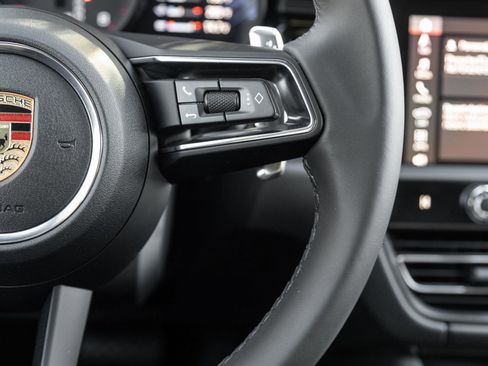 Certified 2026 Porsche Macan image 16