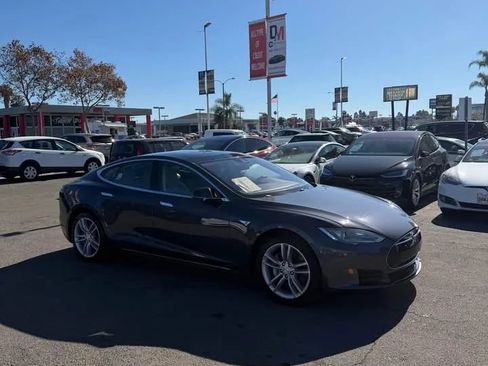 Used 2016 Tesla Model S 70 image 3