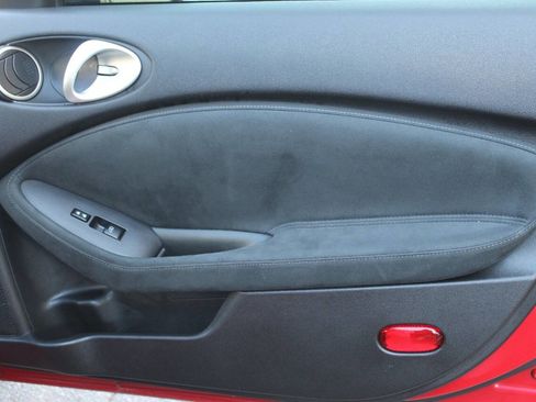 Used 2015 Nissan 370Z Touring RWD image 10