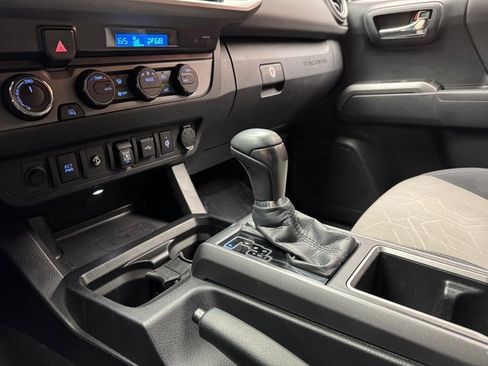 Used 2021 Toyota Tacoma TRD Off-Road image 19