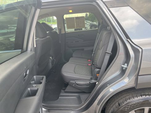 Used 2025 Nissan Pathfinder SV FWD image 28