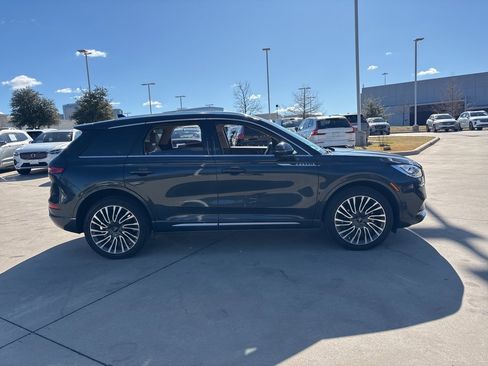 Used 2022 Lincoln Corsair Reserve w/ Equipment Group 201A image 4