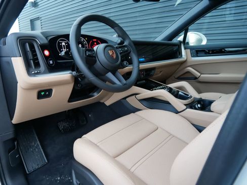 New 2026 Porsche Cayenne Coupe image 4