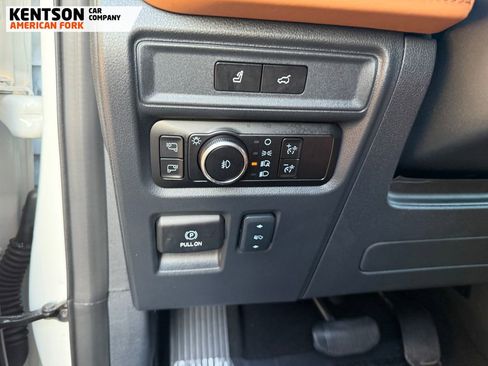 Used 2024 Ford Expedition Platinum image 20