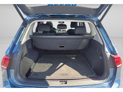 Used 2018 Volkswagen Tiguan SEL AWD/4WD image 29