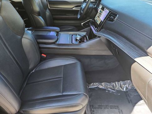 Used 2024 Jeep Wagoneer Series III AWD/4WD image 17