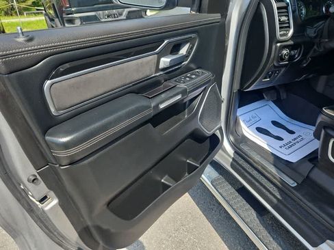 Used 2019 RAM 1500 Laramie w/ Sport Appearance Package AWD/4WD image 9