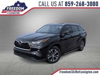 Used 2022 Toyota Highlander XLE FWD video 1