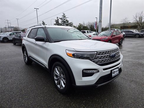 Used 2023 Ford Explorer Limited w/ Limited Technology Package image 3