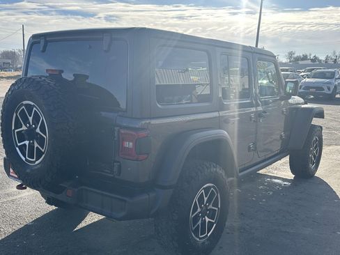 Used 2024 Jeep Wrangler Rubicon image 5