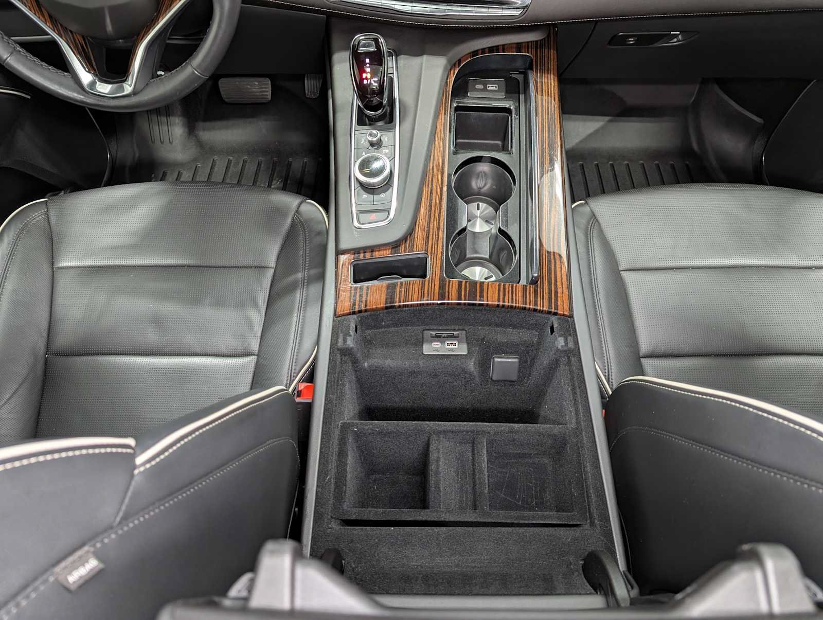Used 2023 Cadillac Escalade Premium Luxury AWD/4WD image 21
