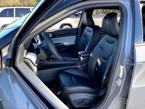 Certified 2024 Jeep Compass Limited w/ Sun and Sound Group image 8