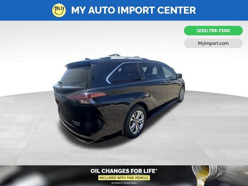 Used 2022 Toyota Sienna Platinum AWD/4WD image 7