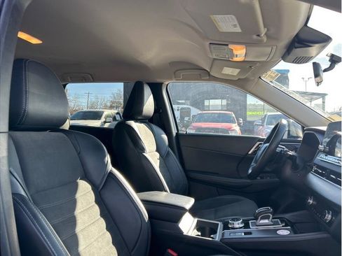 Used 2024 Mitsubishi Outlander SE image 4