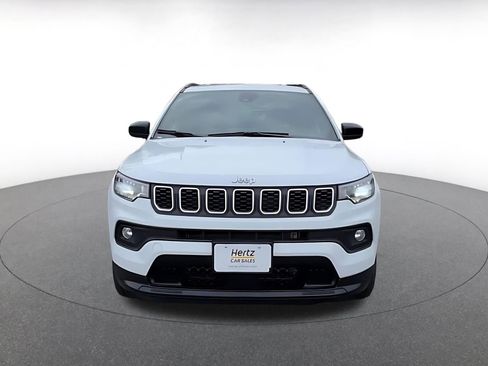 Used 2025 Jeep Compass Latitude image 4