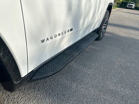 Used 2025 Jeep Wagoneer Series II AWD/4WD image 4