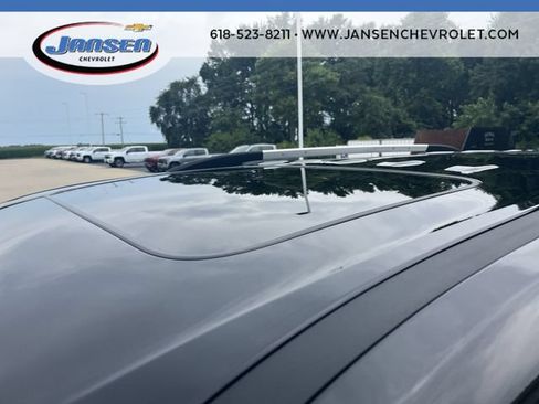 Used 2023 Chevrolet Traverse Premier FWD image 18