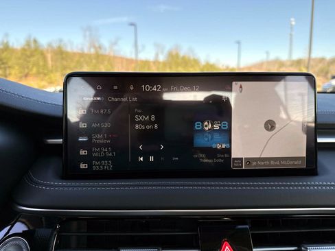 Used 2025 Genesis G70 2.5T image 23