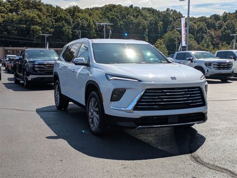 New 2026 Buick Enclave Preferred w/ Power Package image 3