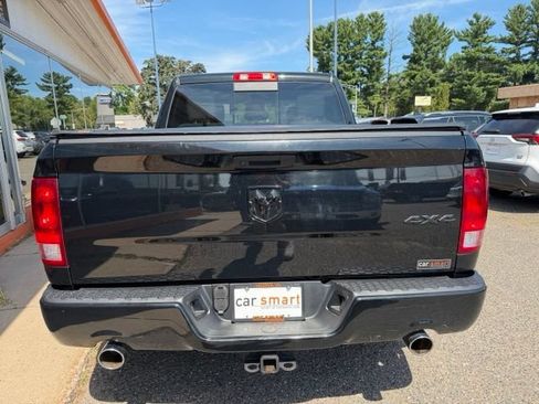 Used 2019 RAM 1500 Classic SLT w/ Black Appearance Group AWD/4WD image 7