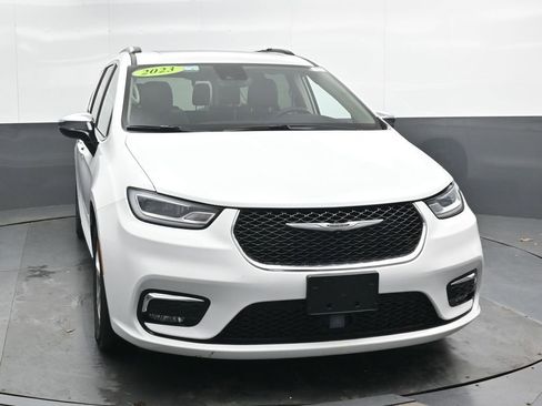 Used 2023 Chrysler Pacifica Limited FWD image 8