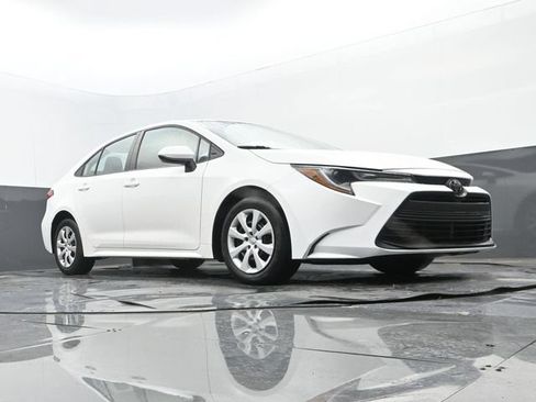 Used 2024 Toyota Corolla LE FWD image 22
