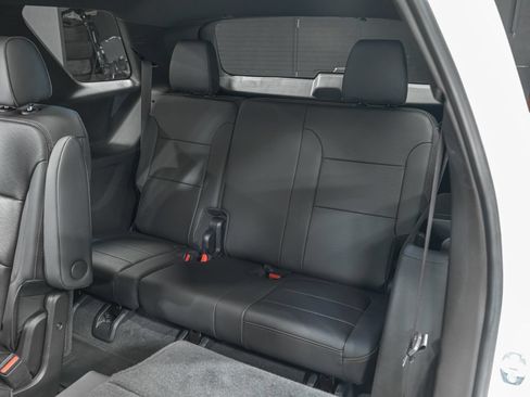 Used 2023 Chevrolet Traverse High Country w/ LPO, Floor Liner Package FWD image 29