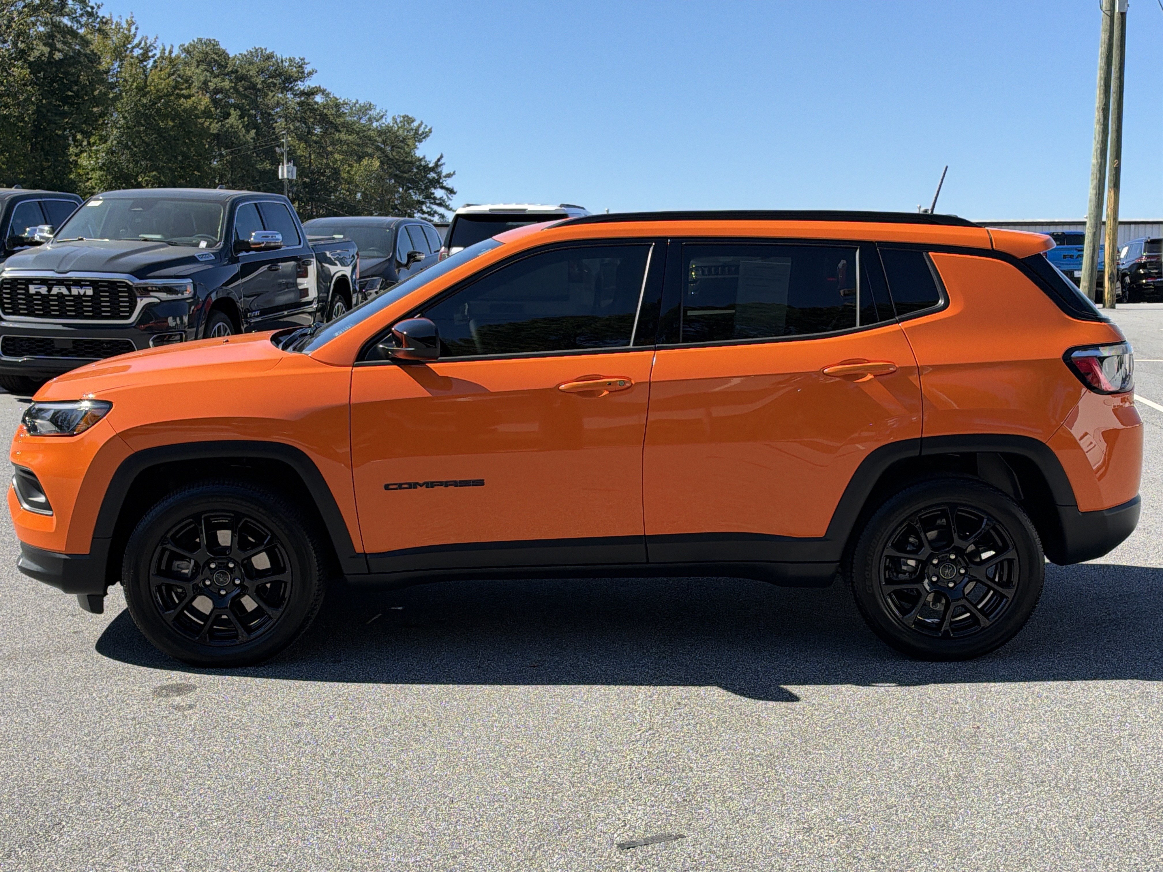 Used 2026 Jeep Compass Latitude AWD/4WD image 4