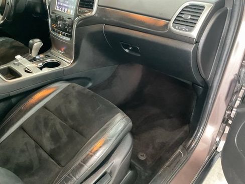 Used 2018 Jeep Grand Cherokee Laredo RWD image 21