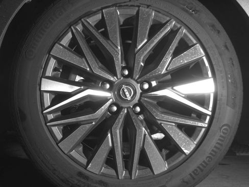 Used 2025 Nissan Altima 2.5 SV FWD image 12