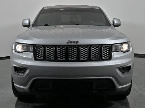 Used 2020 Jeep Grand Cherokee Altitude RWD image 4