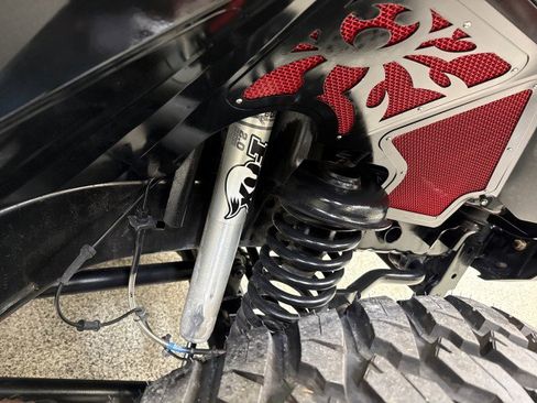 Used 2015 Jeep Wrangler Unlimited Rubicon image 71