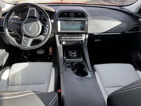 Used 2017 Jaguar F-PACE R-Sport image 27